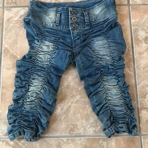 Franka Scrunched Butt Lifting Jean Capri New With Tags